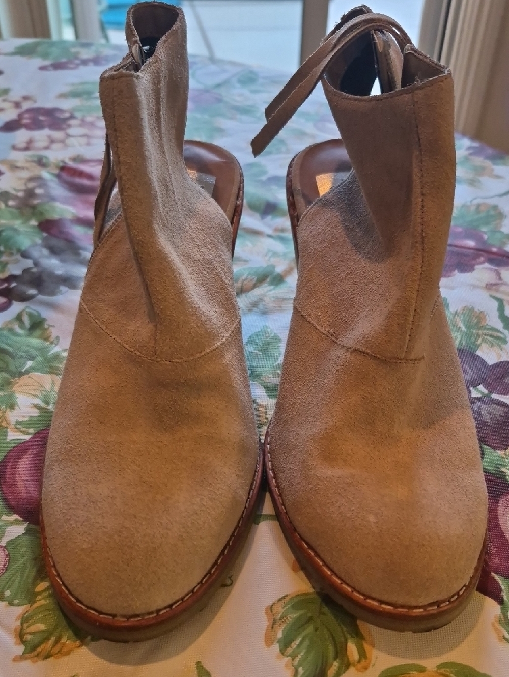Dolce Vita Creme Open Back Suede Boot sz 8